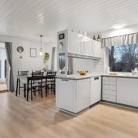 別荘 4 Bedroom Lovely In *