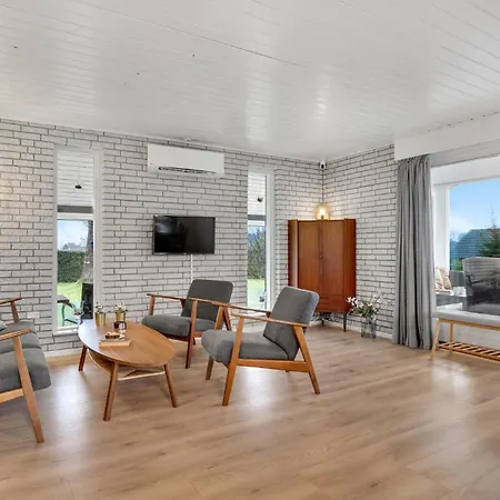 4 Bedroom Lovely In Hejls