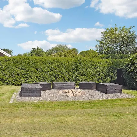 4 Bedroom Lovely In Holiday home