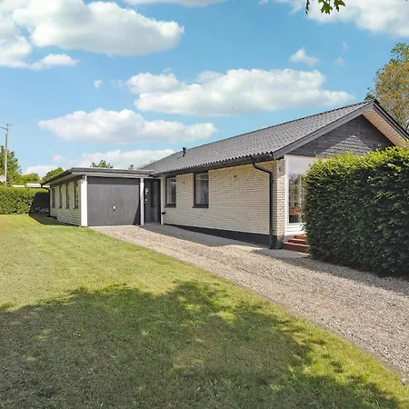 4 Bedroom Lovely In 別荘 Hejls